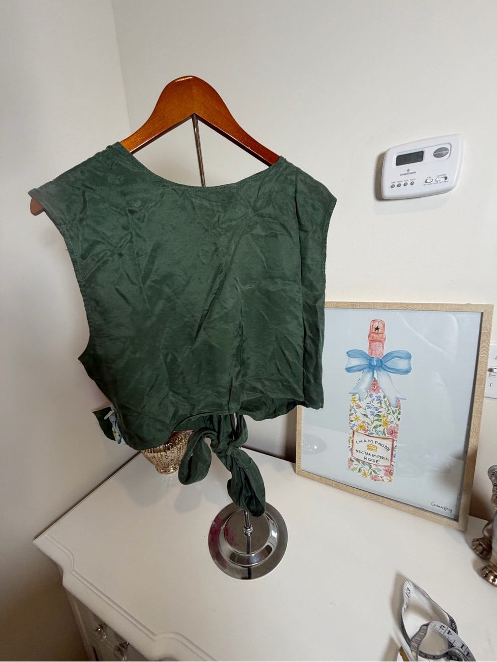 🌿 NWT Self Contrast Olive Green Sleeveless Wrap Crop Top - Size L - Picture 2 of 4